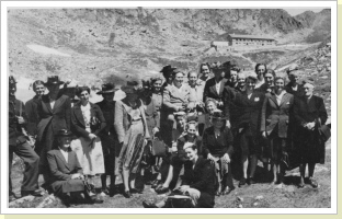 Frauenferien in Zuoz mit Pfarrer Paul Manz Frauenferien in Zuoz mit Pfarrer Paul Manz