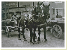 beim Gülleladen ca um 1945, vor dem Haus Nr. 40 beim Gülleladen ca um 1945, vor dem Haus Nr. 40